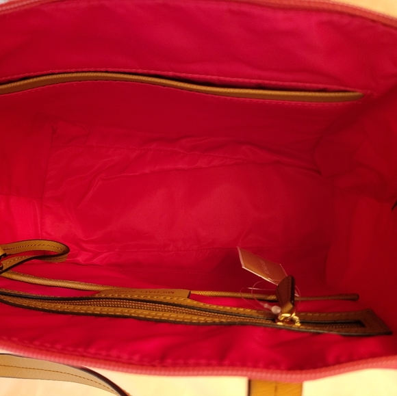 Michael Kors Pink Bag 💖 - Picture 7 of 10